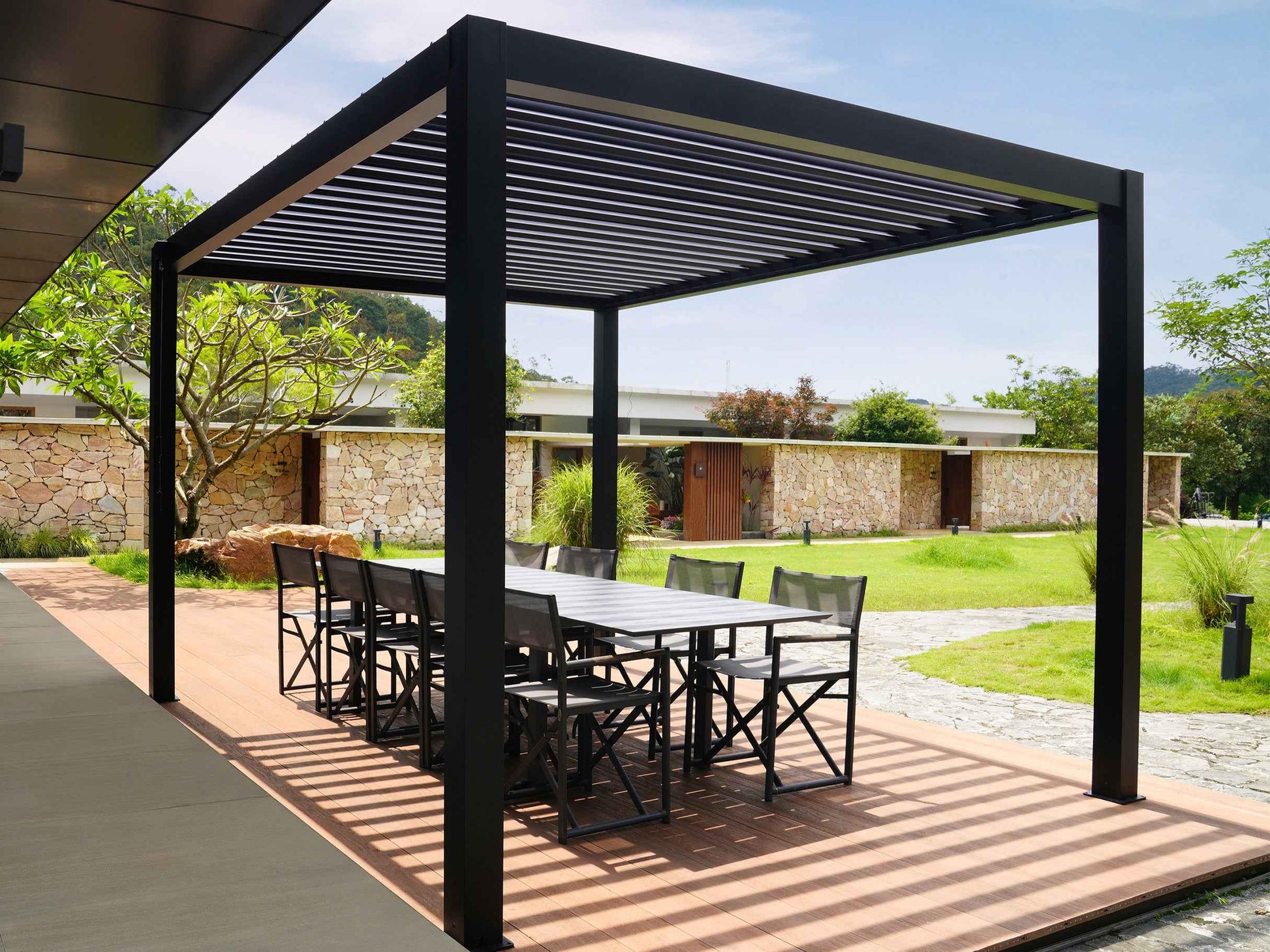 Aluminum Louvered Pergola